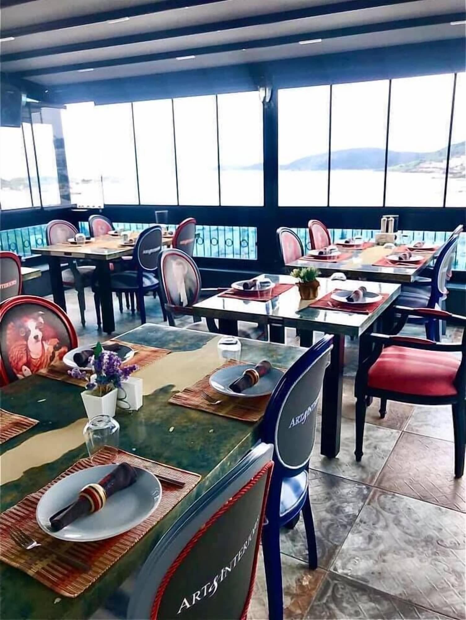 Art & Interiors Boutique Hotel — 5