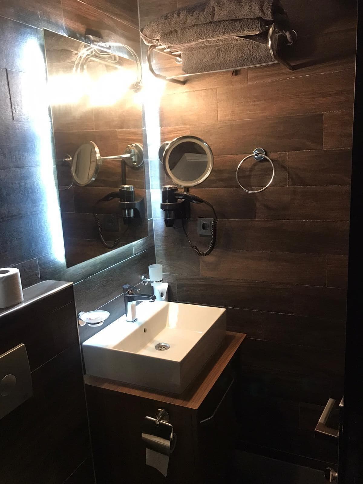 Art & Interiors Boutique Hotel — 7