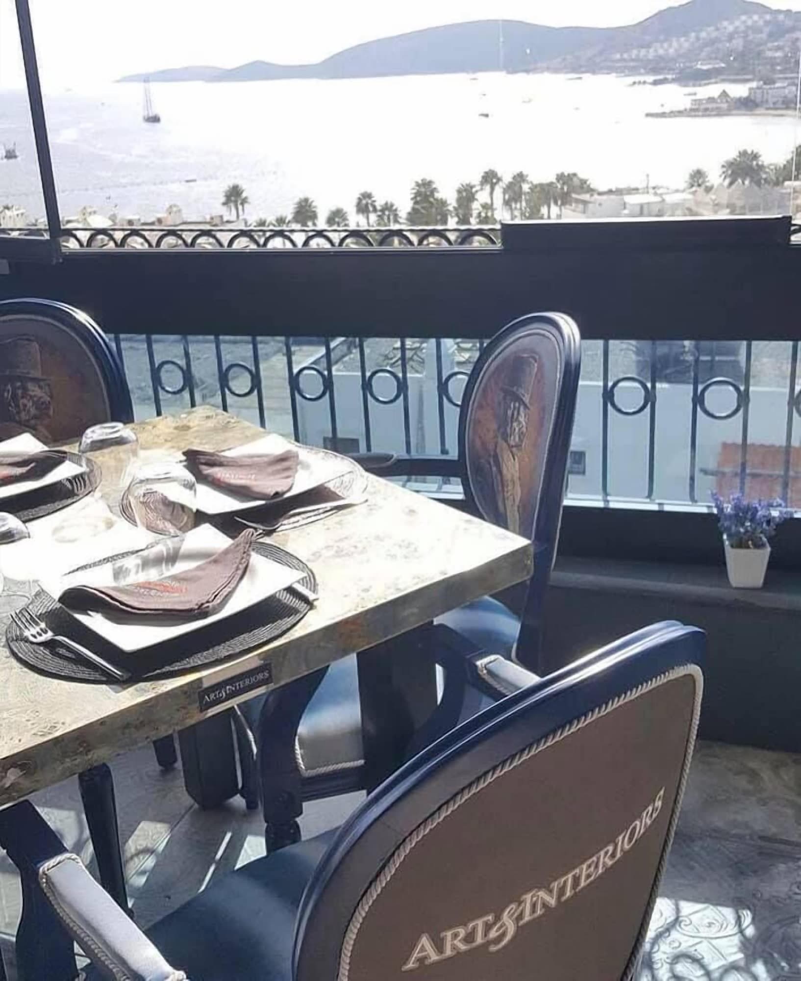 Art & Interiors Boutique Hotel